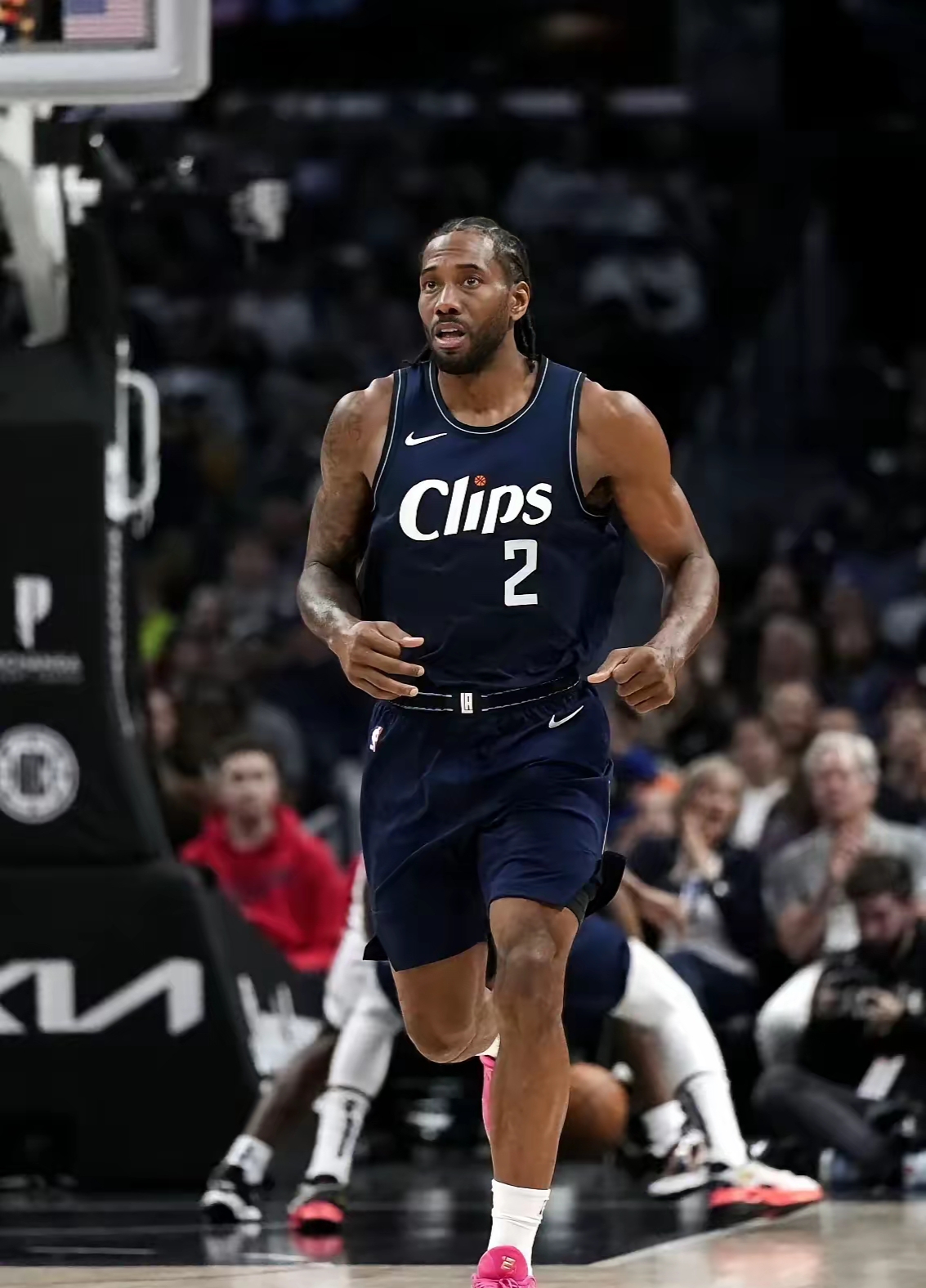 雷迪克：东契奇确诊为左小腿挫伤，目前处于每日观察状态（雷迪克：东契奇左小腿挫伤，暂列每日观察名单）