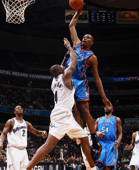 科尔：球员失去首发总是会沮丧，跟库明加交流过了目标一致（科尔：失去首发难免沮丧，已与库明加沟通并达成共识）