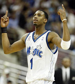 珍妮巴斯今年4月接受采访时谈到雷迪克（今年4月的采访中，珍妮巴斯谈及雷迪克）