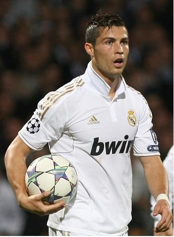 美国队长！普利西奇替补双响，帮助米兰让2追3重返联赛榜首（美国队长替补梅开二度，米兰让二追三重返榜首）