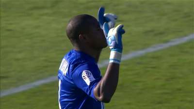 科勒克穿着破洞袜子！格里芬调侃：你的奖金能买一百万双袜子（格里芬调侃科勒克穿破洞袜：你那奖金够买一百万双新袜子）