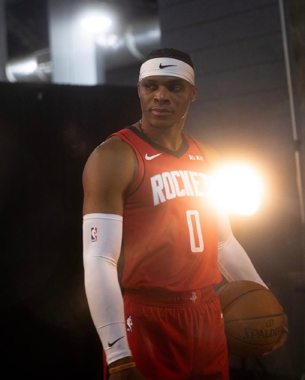 他三分一旦开张就挡不住（他三分手感一来，谁也拦不住）