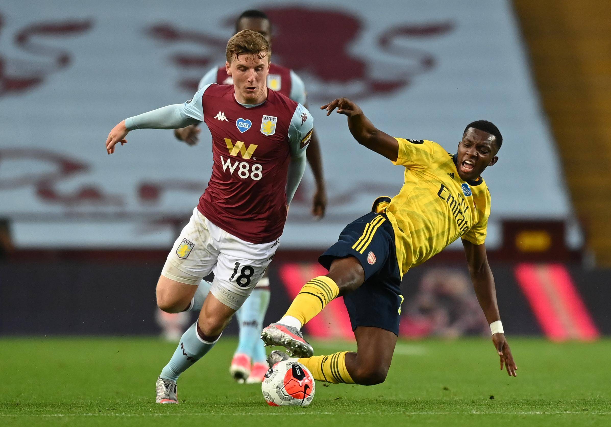 2-1！张帅晋级16强，决胜盘连输4局拒绝逆转，赛后振臂怒吼（2-1！张帅闯进16强，决胜盘连丢4局惊险拒逆转，赛后高举双臂怒吼）