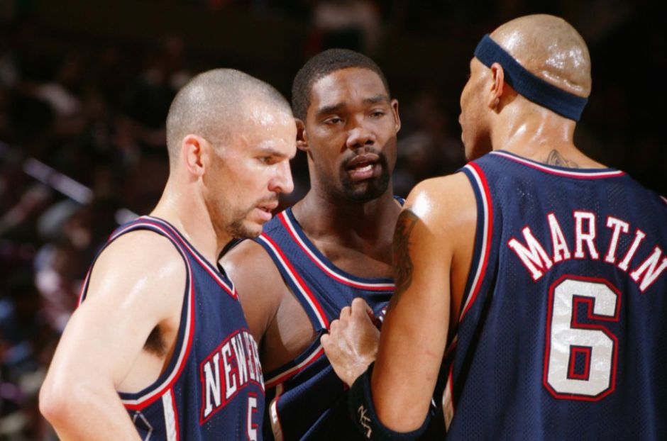 米奇·约翰逊——球队不可或缺的智囊核心（米奇·约翰逊：球队不可或缺的战术中枢）