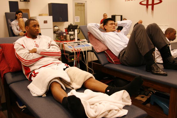 利物浦萨拉赫回归！亨德森和范迪克劝和不劝离，闻说鸡鸣见日升！（萨拉赫重返利物浦！亨德森与范迪克携手劝和，鸡鸣报晓日出新局）