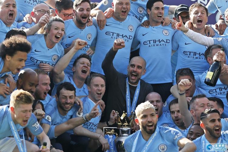 德转统计五大联赛最年长戴帽前10：莱万第8，C罗两度上榜（德转公布五大联赛最年长帽子戏法前十：莱万第八，C罗两次入榜）