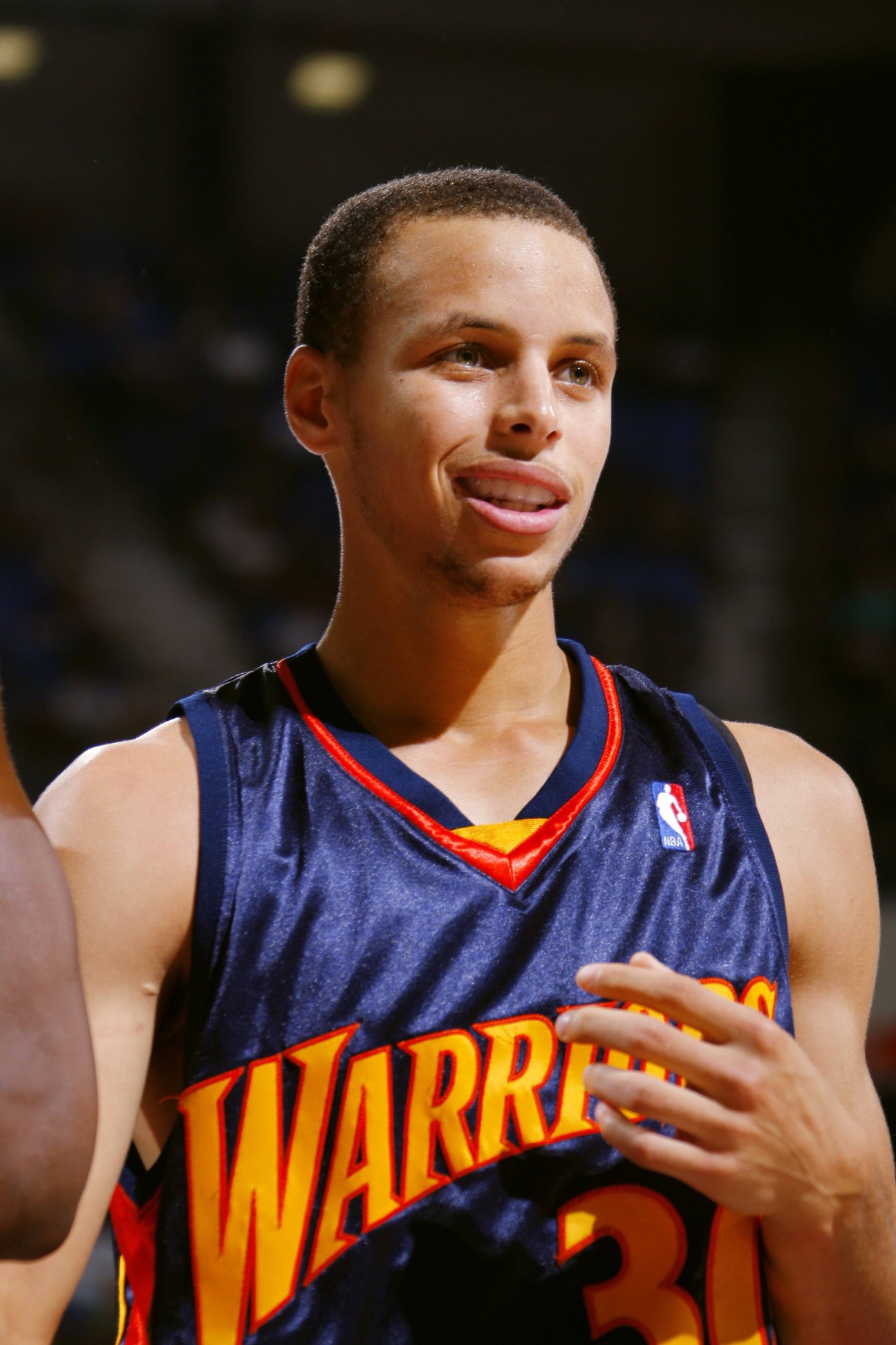 多特客战弗赖堡：吉拉西、小贝林厄姆首发，埃姆雷-詹出战（多特做客弗赖堡：吉拉西与小贝林厄姆先发，埃姆雷-詹登场）