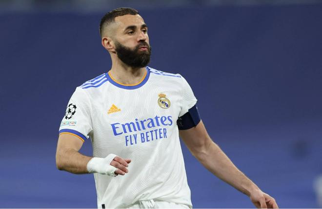 德罗西拿到执教热那亚首胜，目前带队成绩1胜2平保持不败（德罗西收获执教热那亚首胜，率队1胜2平延续不败）