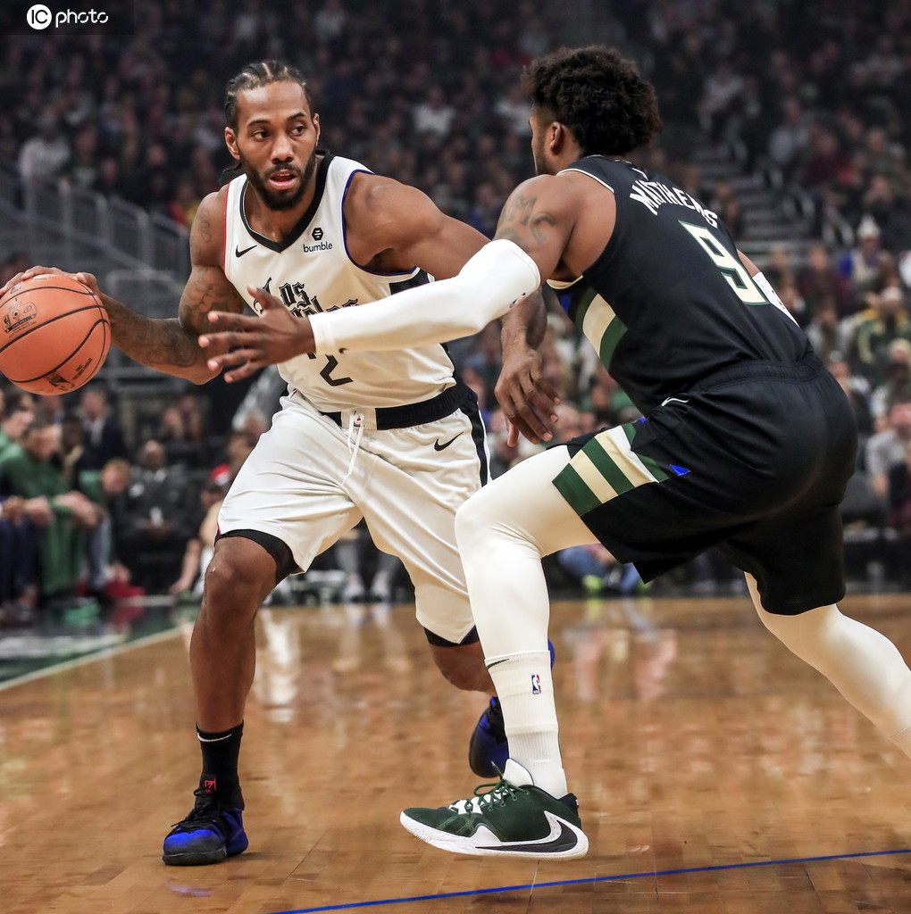 云达不莱梅2-1逆转沃尔夫斯堡，姆班古拉、斯特奇建功（云达不莱梅2-1翻盘沃尔夫斯堡，姆班古拉与斯特奇先后破门）