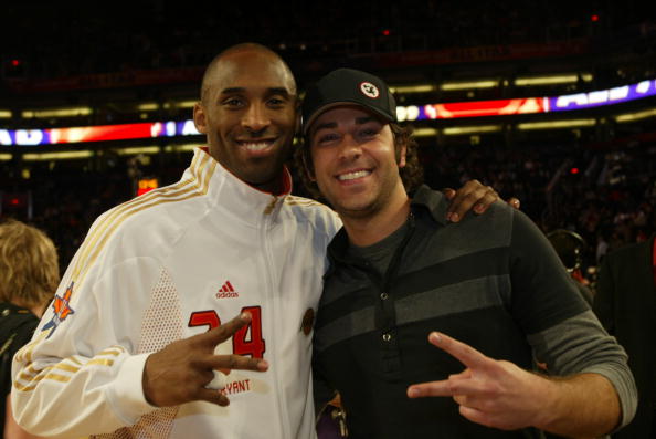 孔蒂：我们的中场只剩洛博特卡和小麦，希望不会再有人受伤（孔蒂：中场仅剩洛博特卡与小麦，盼再无伤兵）