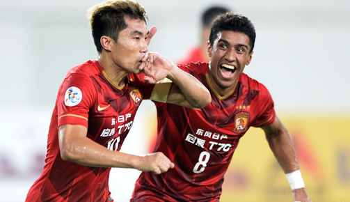 西甲：皇马客场2-2战平比利亚雷亚尔（西甲联赛：皇马客战比利亚雷亚尔2-2收场）