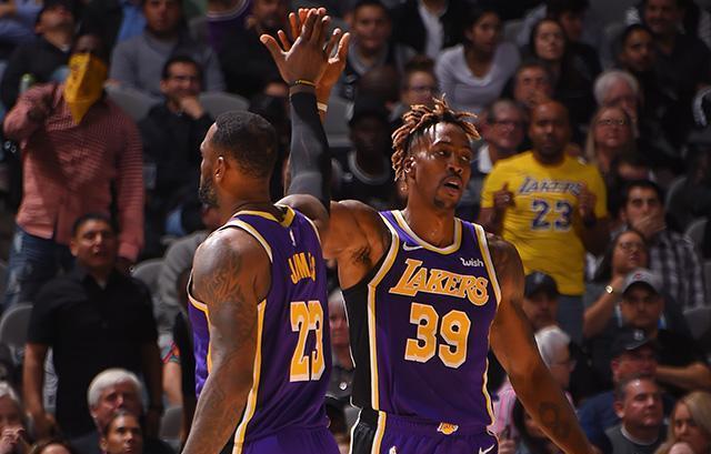 詹姆斯连续得分，逆转比赛节奏（詹姆斯连砍得分，改写比赛节奏）